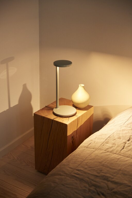 Oblique Qi rechargeable